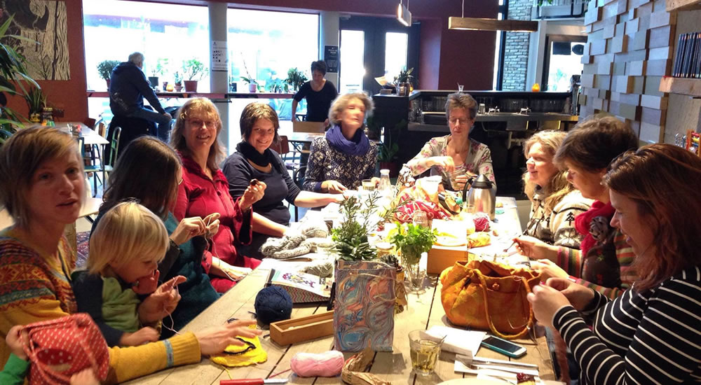 Van harte welkom in het breicafé in Neushoorn in Leeuwarden