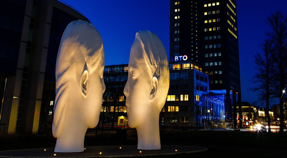 Love fontein bij nacht