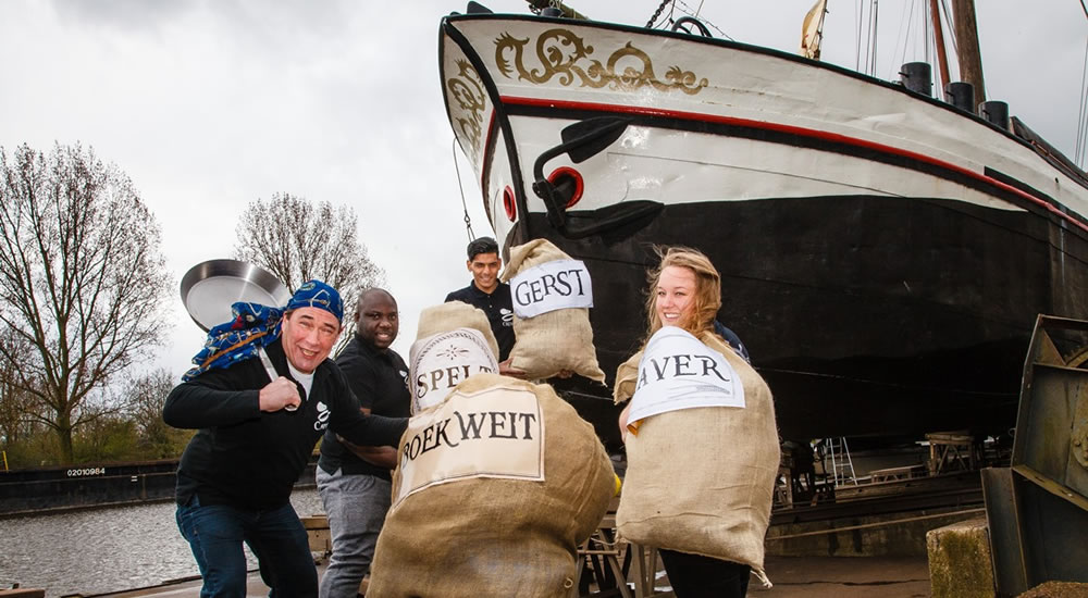 OER-granen aan boord Pannekoekschip